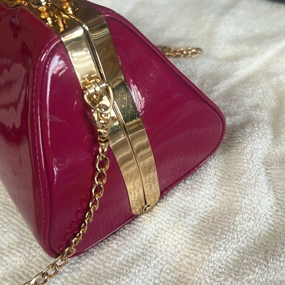La Terre Magenta Vegan Purse w Detachable x-body Gold Chain Strap, Gem CUTE - Picture 5 of 10